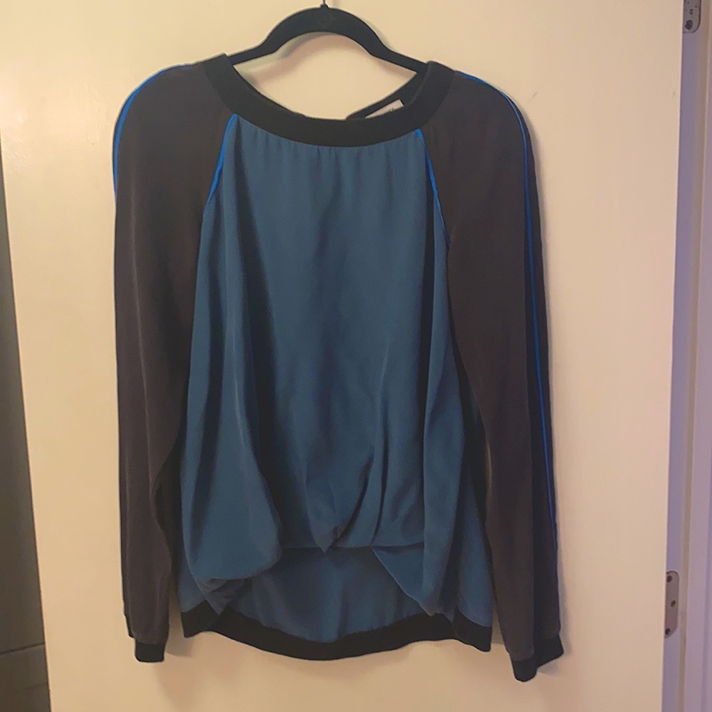 ELIZABETH AND JAMES top